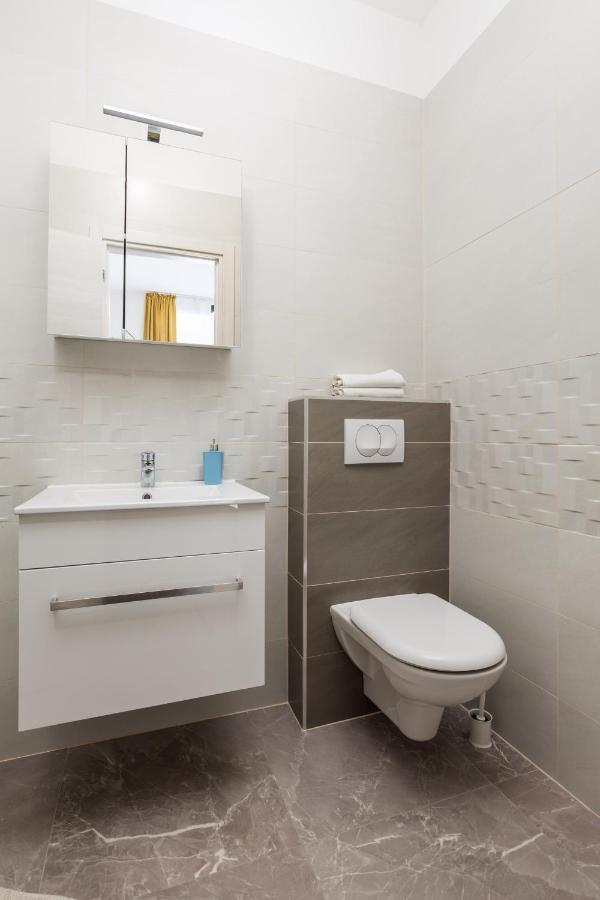 Studio Apartments Fran'S Rijeka Exterior photo