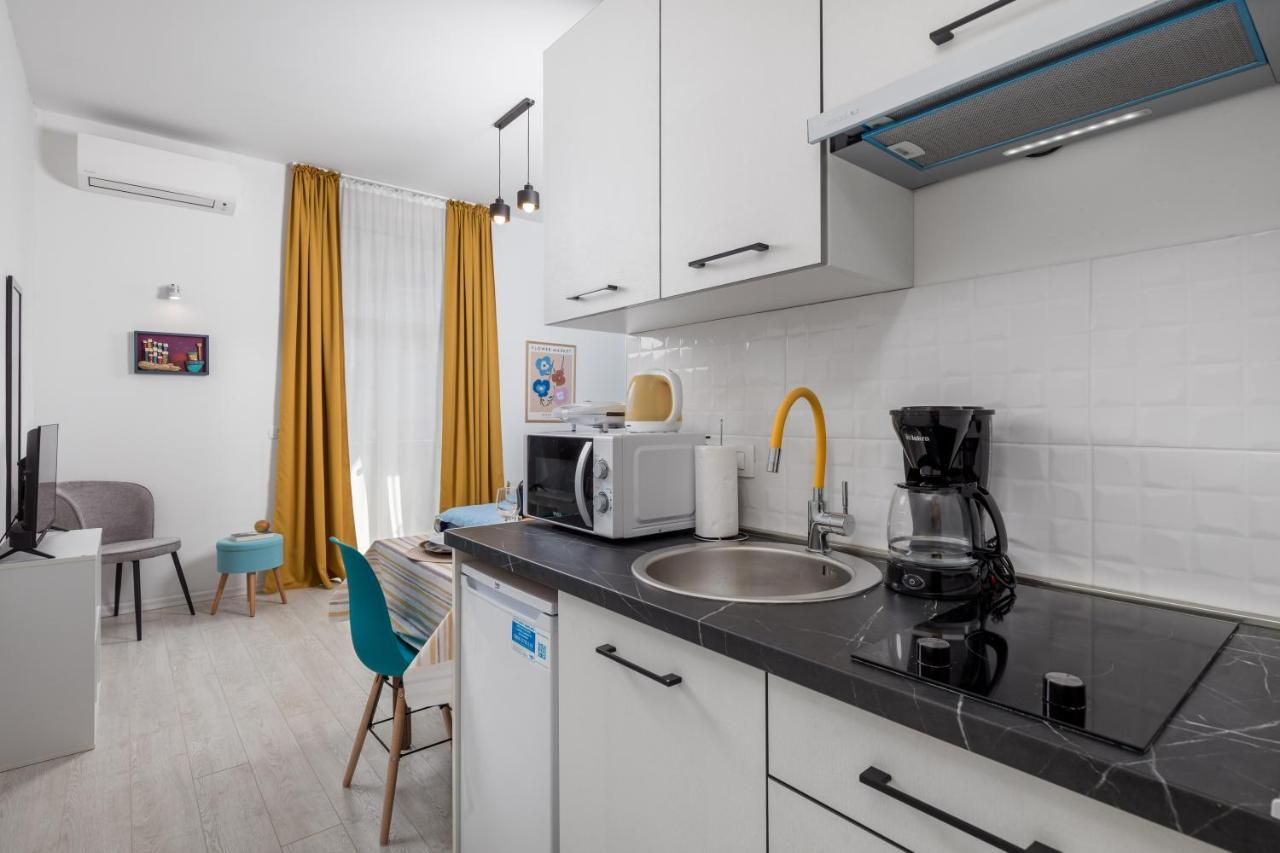 Studio Apartments Fran'S Rijeka Exterior photo