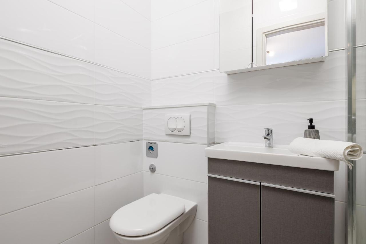 Studio Apartments Fran'S Rijeka Exterior photo
